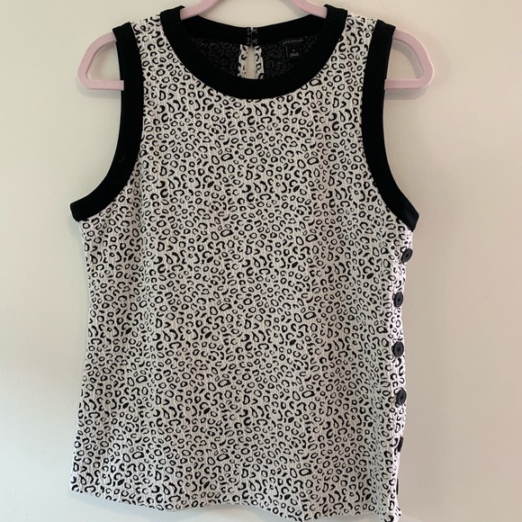 Ann Taylor snow leopard print sleeveless top/shell. - Picture 2 of 5
